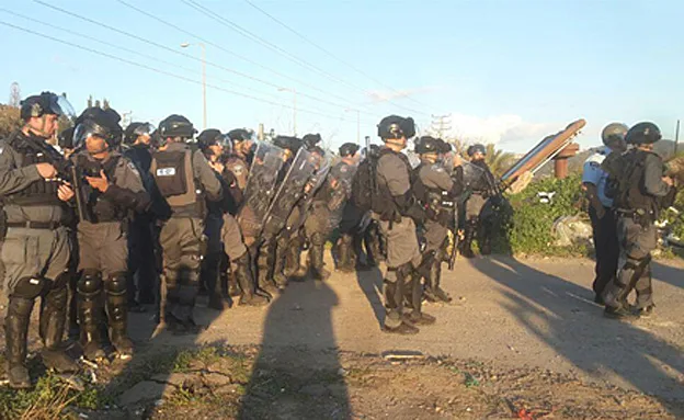 עשרות שוטרים בהפגנה