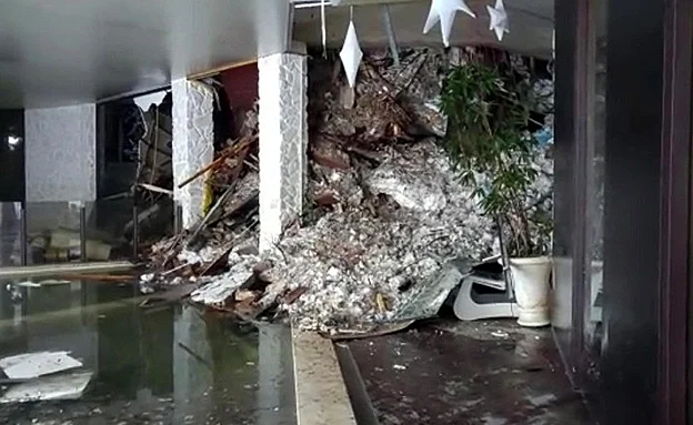 בית המלון נקבר תחת השלג