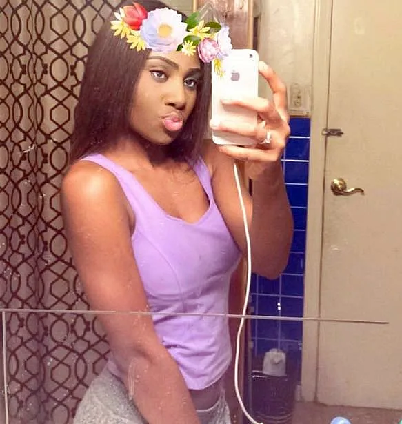 עמוד הפייסבוק של לסטינה מארי סמית'