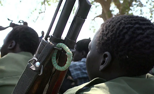 ילדים עם נשק בסודן (UNICEF)