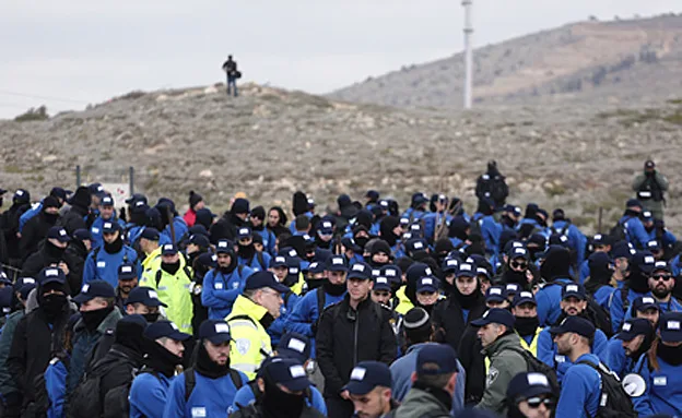 אלפי שוטרים במאחז