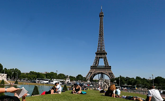 בפריז מנסים למנוע פיגועים באייפל