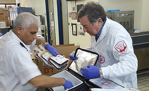 ההכנות להטסת מנות הדם. מד''א