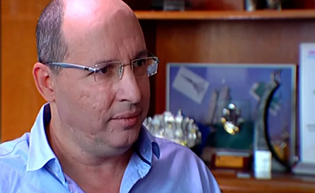 ''קורא לשוב לשולחן המו''מ''. ניסנקורן