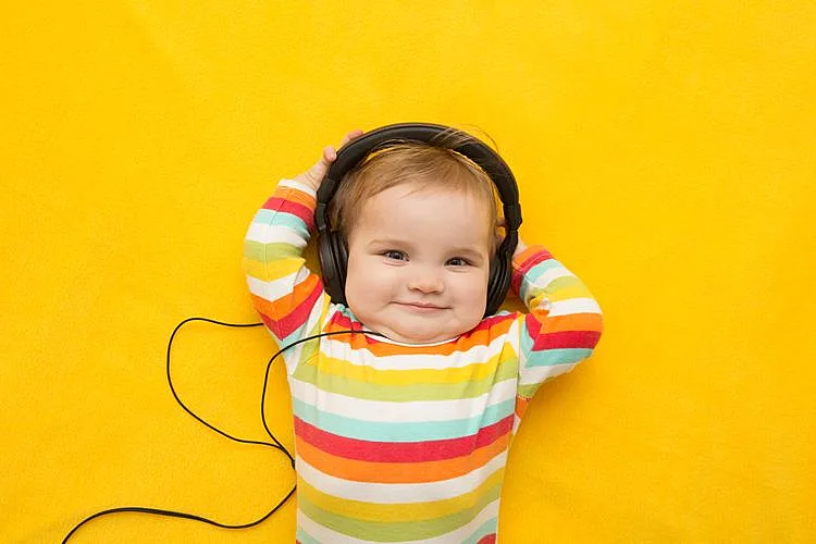 מחקרים מצאו כי תינוקות מעדיפים נעימות הרמוניות עם קול נשי