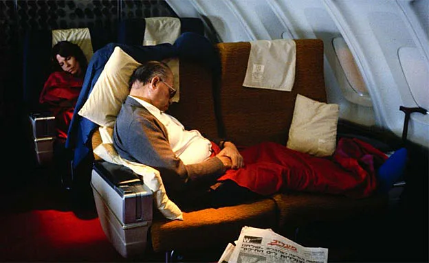 בגין ישן במטוס