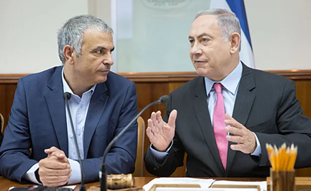 נפגש עם מקבילו הפלסטיני. כחלון (ארכיון)