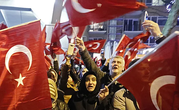 מפגינים טורקיים בהולנד