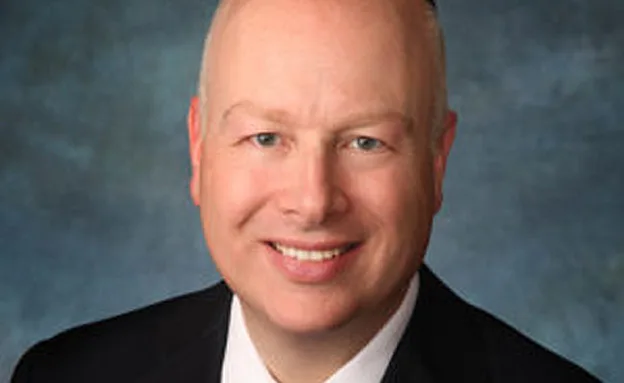 מגיע לביקור מדיני. ג'ייסון גרינבלט