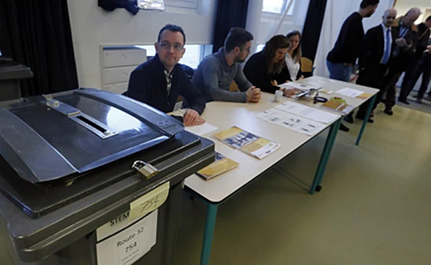 הקלפיות בהאג, הבוקר