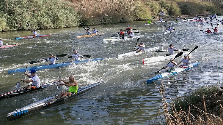 אליפות הקיאקים בנחל הירקון (צילום: מרכז דניאל לחתירה)