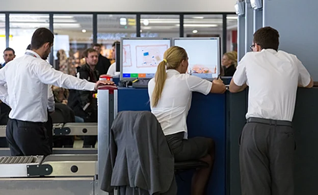 בידוק ביטחוני בנתב''ג. ארכיון | צילום: 123RF, Paul Prescott