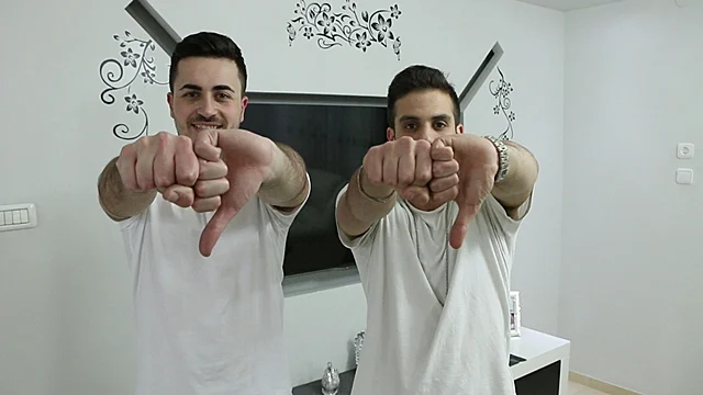 שננו את הסימן, כי כל מילה כואבת כמו אגרוף