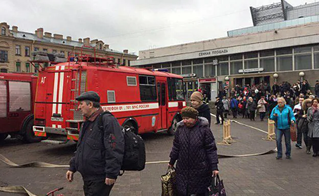 נוסעים מתפנים מהמטרו