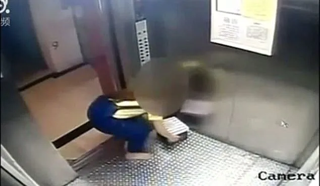 בת ה-15 נוטשת התינוקת