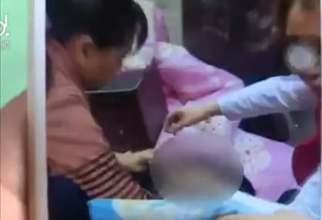 פח האשפה בו נמצאה התינוקת