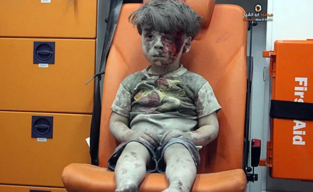 עומרן דקניש בתמונה שזיעזעה את העולם