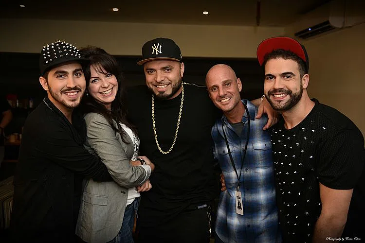 וכולנו ביחד למזכרת