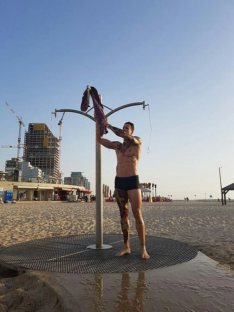 מנגבים את הגוף טוב טוב