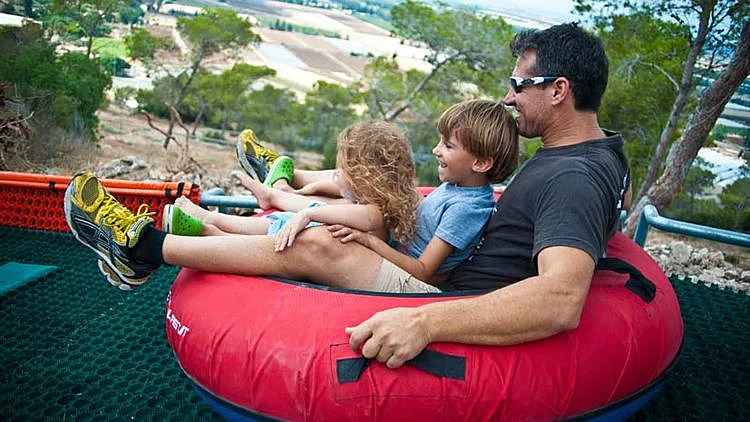 אבובים ומגלשת הרים בטבע. ים כרמל (צילום: יח''צ)