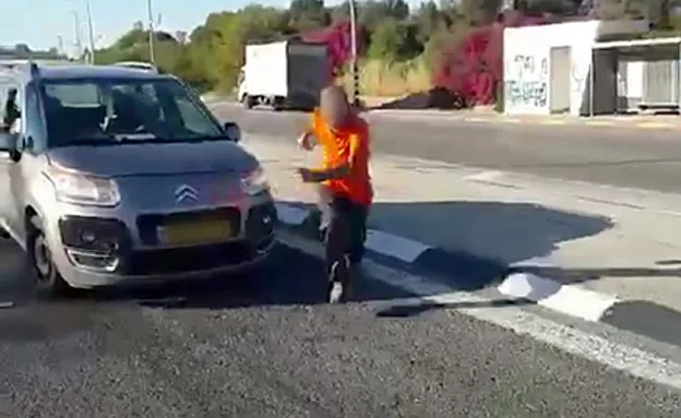 החל לרדוף אחרי הנהג שתיעד אותו