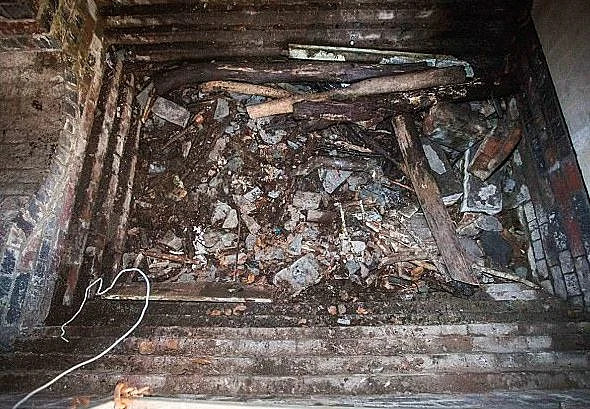 הבור בו שכב פצוע מעל לשבוע