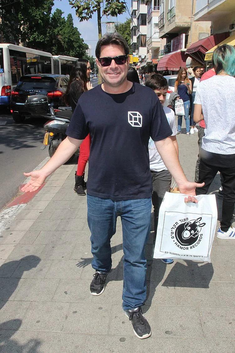 הגעתי, אפשר להתחיל. השר אופיר אקוניס