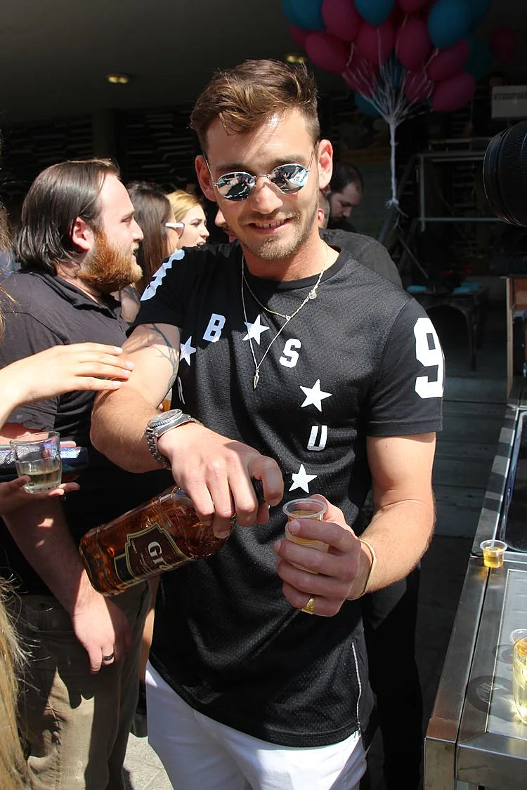 תודה שבאתם. מי רוצה צ'ייסר?