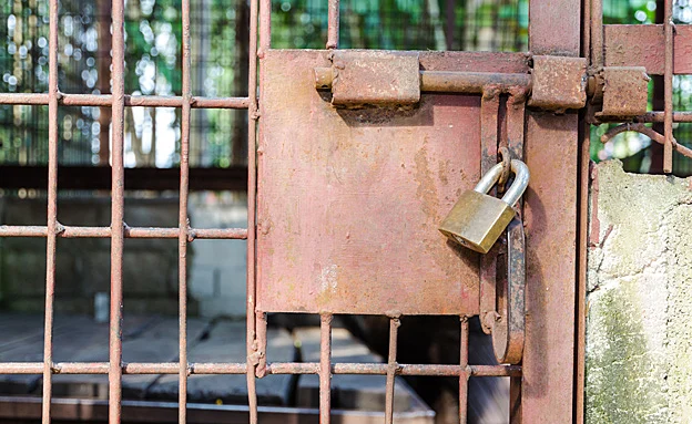 נכנס ויצא מהכלא. אילוסטרציה