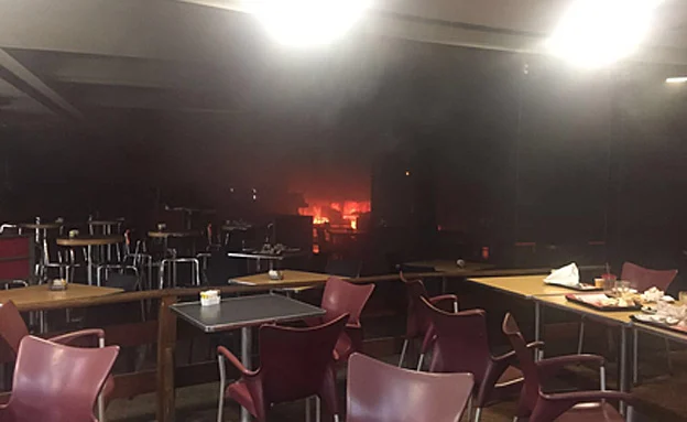 זירת השריפה בתוך סינמה סיטי