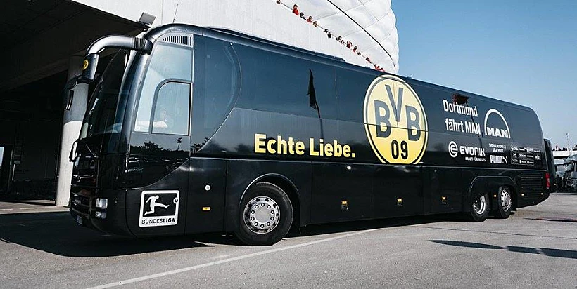 אוטובוס הקבוצה, אילוסטרציה