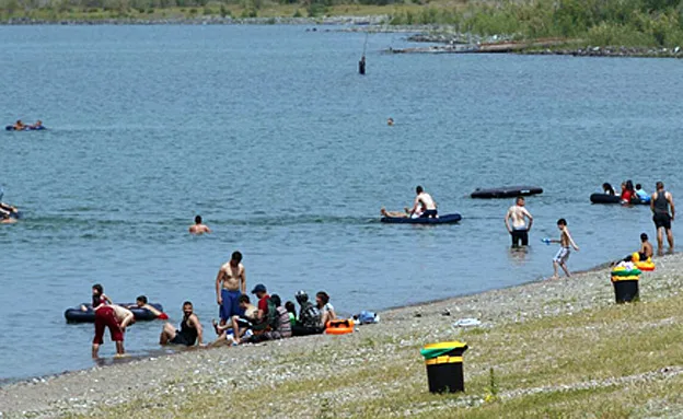 שני חופים נסגרו