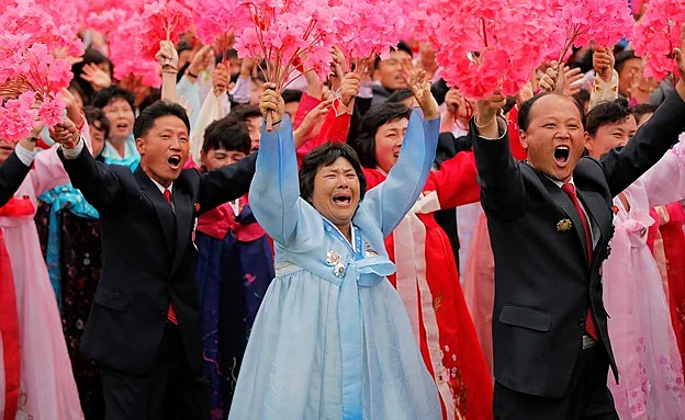 חוגגים בפיונגיאנג, ארכיון