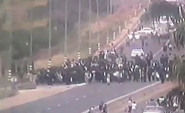 הפגנה בכביש 4, הערב