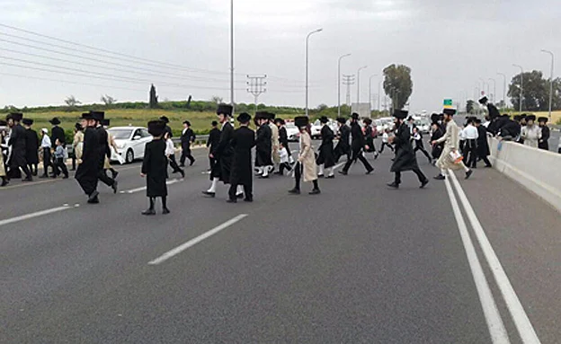 מפגינים נגד גיוס בני ישיבות