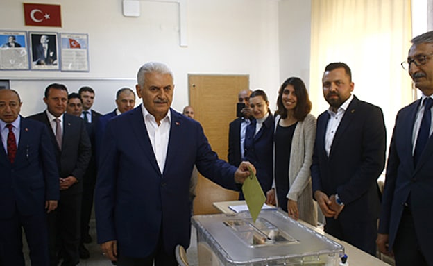 גם ראש ממשלת טורקיה הגיע להצביע