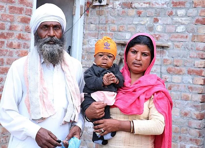 מנפרייט סינגה עם הוריו