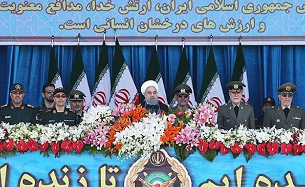 הנשיא רוחאני במצעד בטהרן