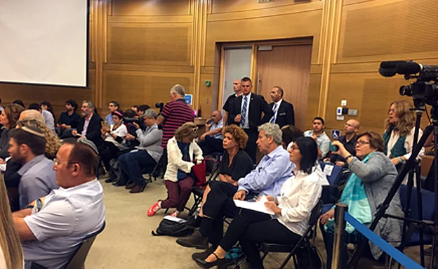 נציגי המשפחות השכולות בדיון