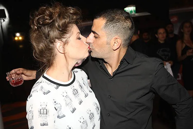 לוהטים. אסי ישראלוף ואשתו