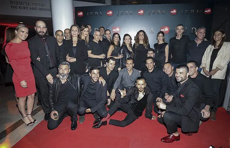 יפים בשחור. תמונה קבוצתית