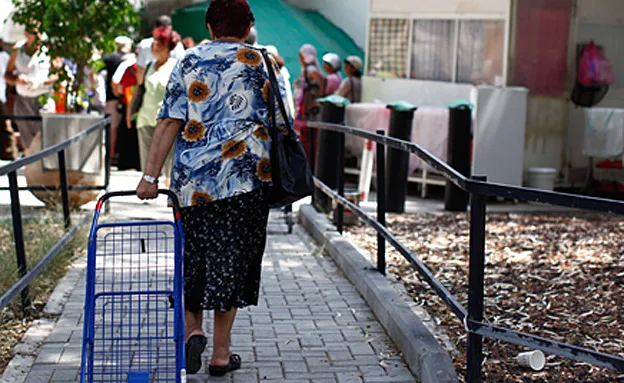 ''נצבר מהניצולים לקבל שירותים''
