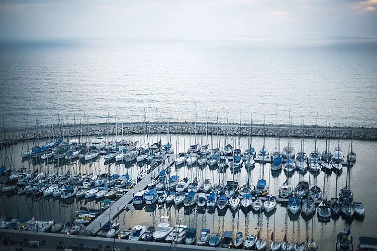 מלבד התפריט הנהדר של אדוני, גם הנוף לים מהקומה ה-15 מחכה לכם