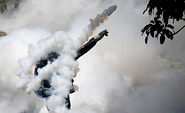 המפגינים דורשים בחירות להעיף את הדיקטטור