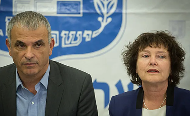 ''צעדים ראויים''. כחלון ופלוג