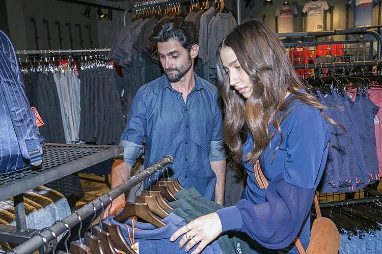 כמו כל זוג בקניות. שני ועומר