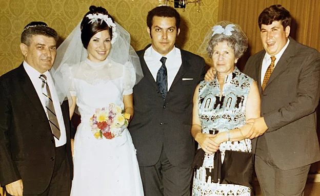 דבי מורג עם הוריה