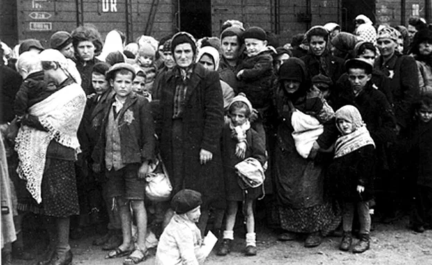 על הרציף באושוויץ