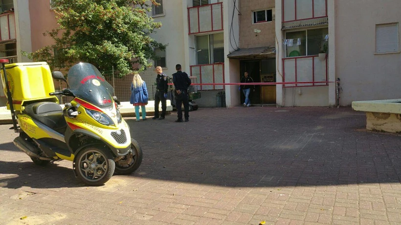 השוטרים החלו לאסוף ממצאים