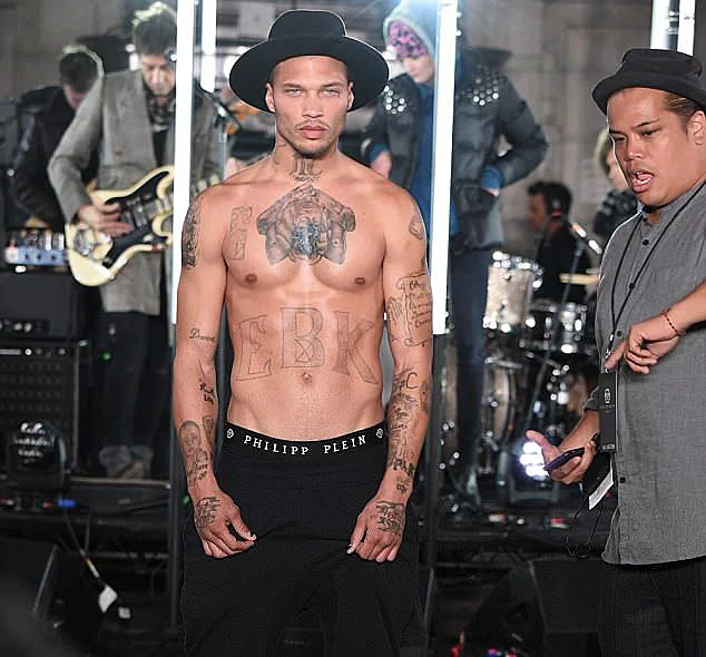 הפך לדוגמן מצליח